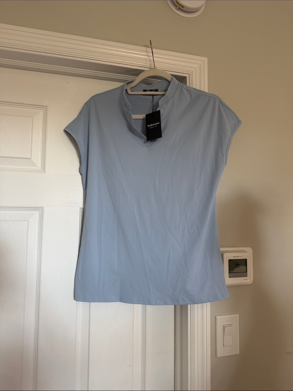 Vince Camuto Light Blue Notch Neck Cap Sleeve Tank